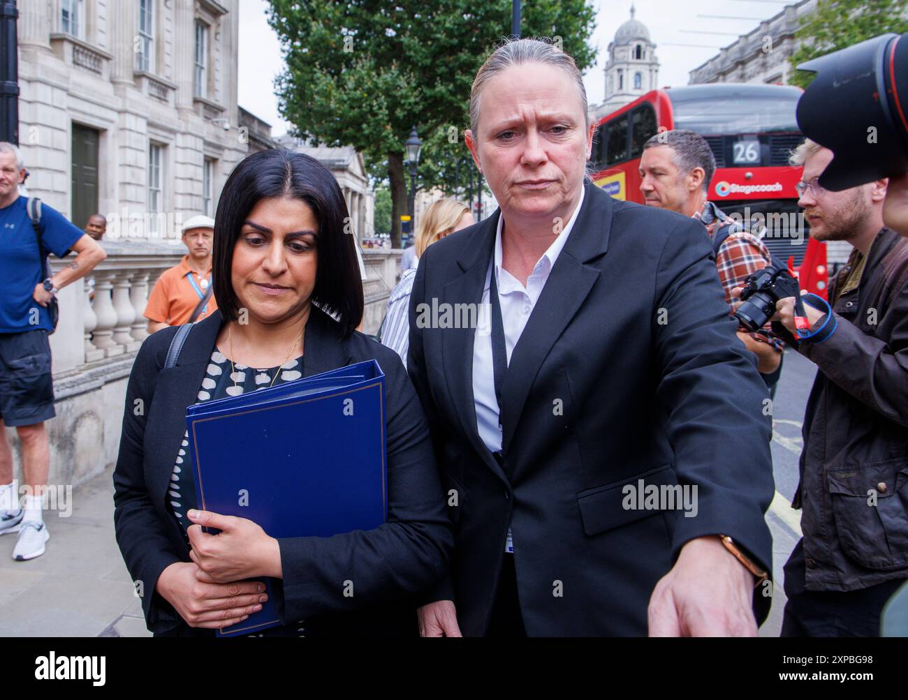 Londres, Royaume-Uni. 5 août 2024. Shabana Mahmood, secrétaire d'État à la Justice Lord High Chancelier de Grande-Bretagne, assiste à une réunion de la COBRA au bureau du Cabinet. Ils discuteront des récentes émeutes au Royaume-Uni. Keir Starmer préside la réunion en présence du Ministre de l'intérieur, du Ministre de la Justice et des chefs de police. Crédit : Karl Black/Alamy Live News Banque D'Images