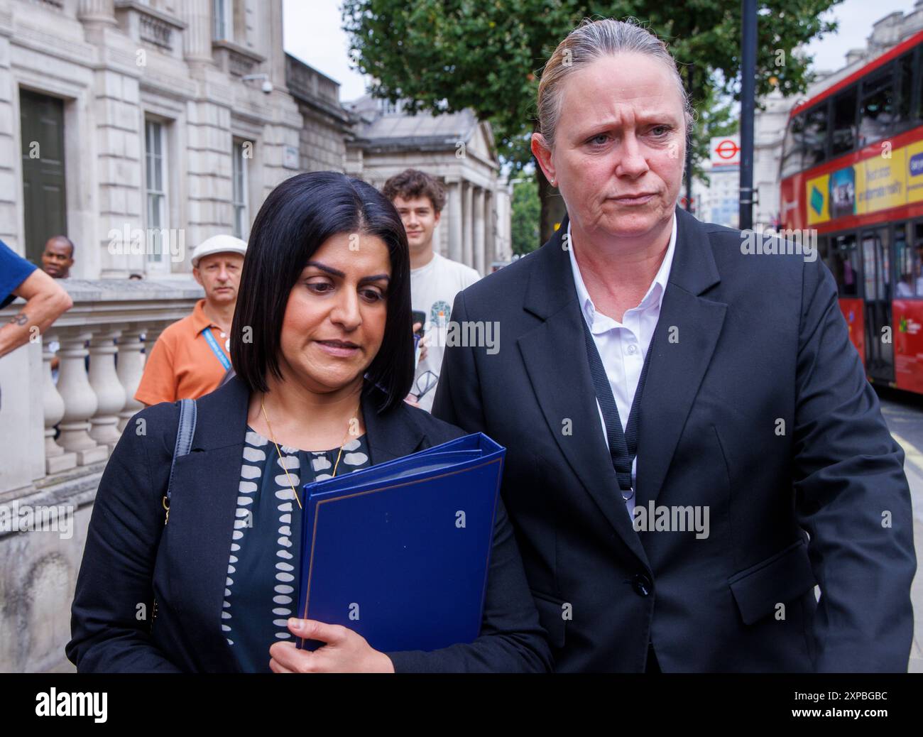 Londres, Royaume-Uni. 5 août 2024. Shabana Mahmood, secrétaire d'État à la Justice Lord High Chancelier de Grande-Bretagne, assiste à une réunion de la COBRA au bureau du Cabinet. Ils discuteront des récentes émeutes au Royaume-Uni. Keir Starmer préside la réunion en présence du Ministre de l'intérieur, du Ministre de la Justice et des chefs de police. Crédit : Karl Black/Alamy Live News Banque D'Images