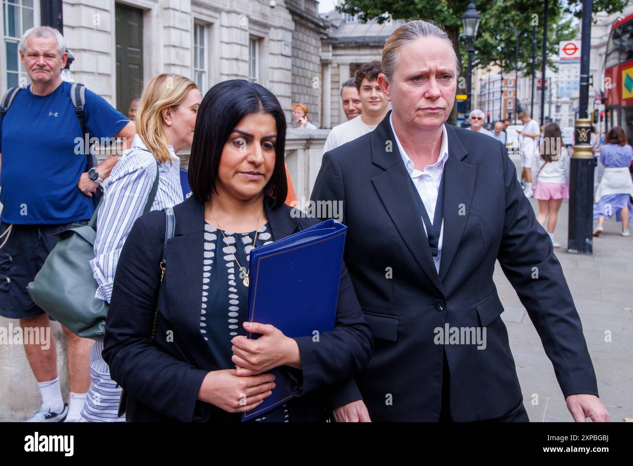 Londres, Royaume-Uni. 5 août 2024. Shabana Mahmood, secrétaire d'État à la Justice Lord High Chancelier de Grande-Bretagne, assiste à une réunion de la COBRA au bureau du Cabinet. Ils discuteront des récentes émeutes au Royaume-Uni. Keir Starmer préside la réunion en présence du Ministre de l'intérieur, du Ministre de la Justice et des chefs de police. Crédit : Karl Black/Alamy Live News Banque D'Images