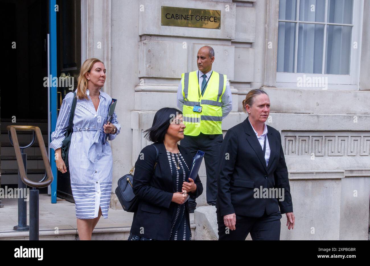 Londres, Royaume-Uni. 5 août 2024. Shabana Mahmood, secrétaire d'État à la Justice Lord High Chancelier de Grande-Bretagne, assiste à une réunion de la COBRA au bureau du Cabinet. Ils discuteront des récentes émeutes au Royaume-Uni. Keir Starmer préside la réunion en présence du Ministre de l'intérieur, du Ministre de la Justice et des chefs de police. Crédit : Karl Black/Alamy Live News Banque D'Images