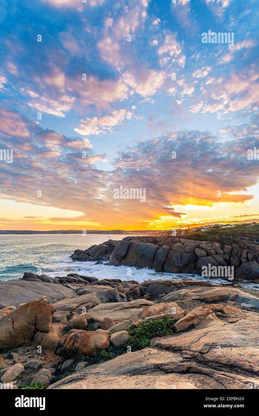 Coucher de soleil spectaculaire au-dessus de Encounter Bay, Port Elliot, Australie méridionale Banque D'Images