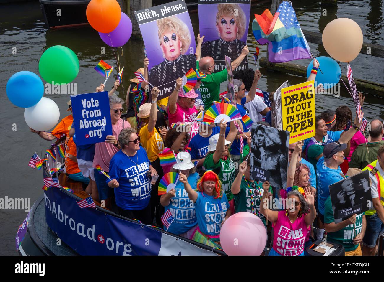 3 août 2024 : Amsterdam, pays-Bas, Queer et Pride Parade avec des participants soutenus par des organisations LGBT, des banques, des institutions gouvernementales, pol Banque D'Images