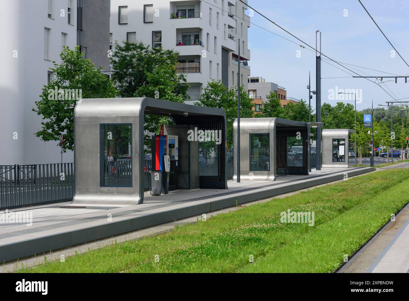 Paris, Tram-train T12, Haltestelle Evry-Courcouronnes // Paris, Tram-train T12, Evry-Courcouronnes arrêt tramway *** Paris, Tram-train T12, Evry Courcouron Banque D'Images