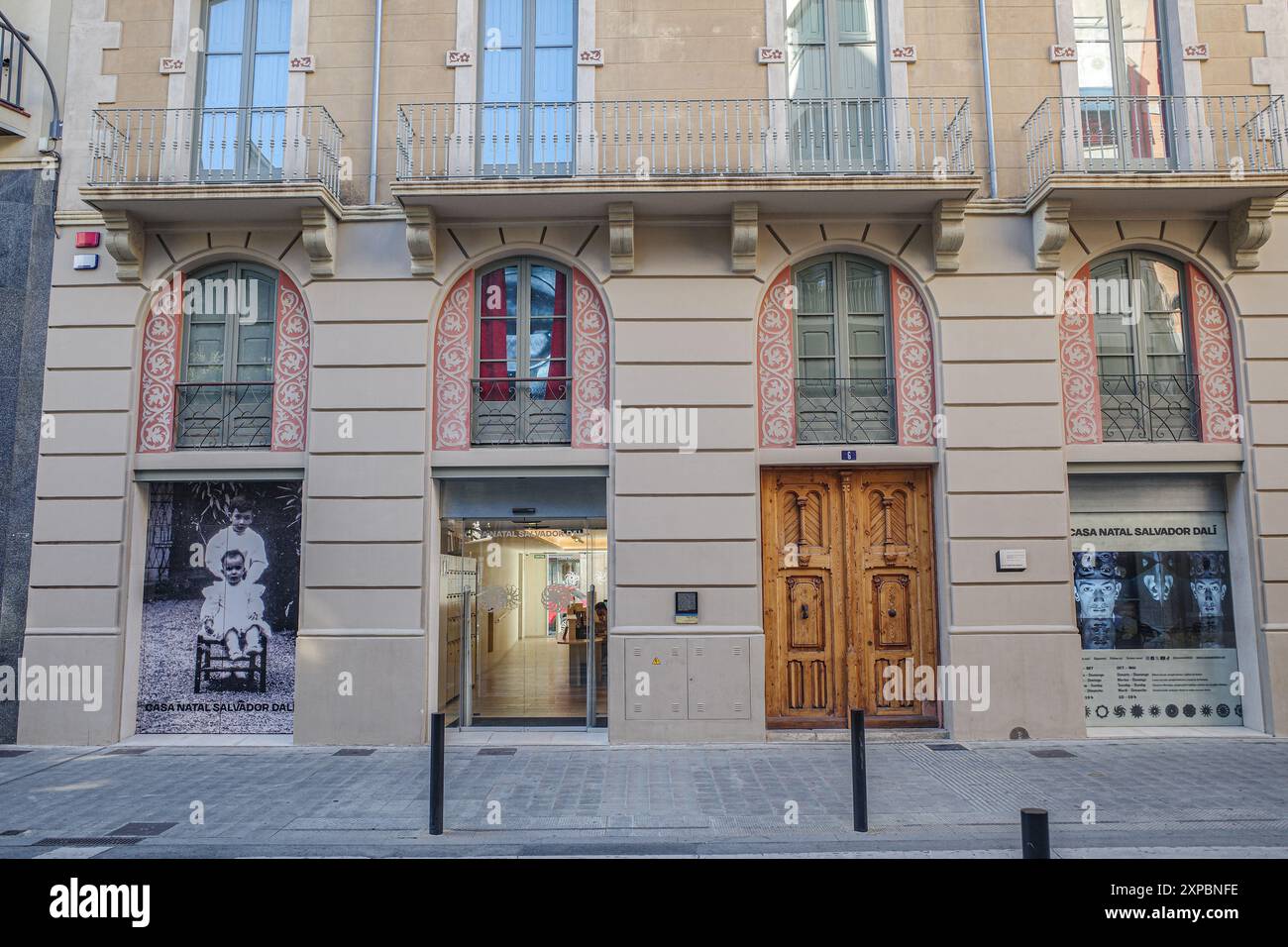 Figueres, Espagne - 3 août 2024 : extérieur du musée du lieu de naissance de Salvador Dali, à Figueres, Calatonia Banque D'Images