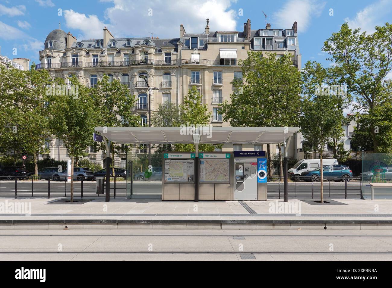 Paris, Straßenbahnlinie T3b, arrêt Anna de Noailles // Paris, ligne de tramway T3b, arrêt de tramway Anna de Noailles *** Paris, ligne de tramway T3b, Anna de Noail Banque D'Images