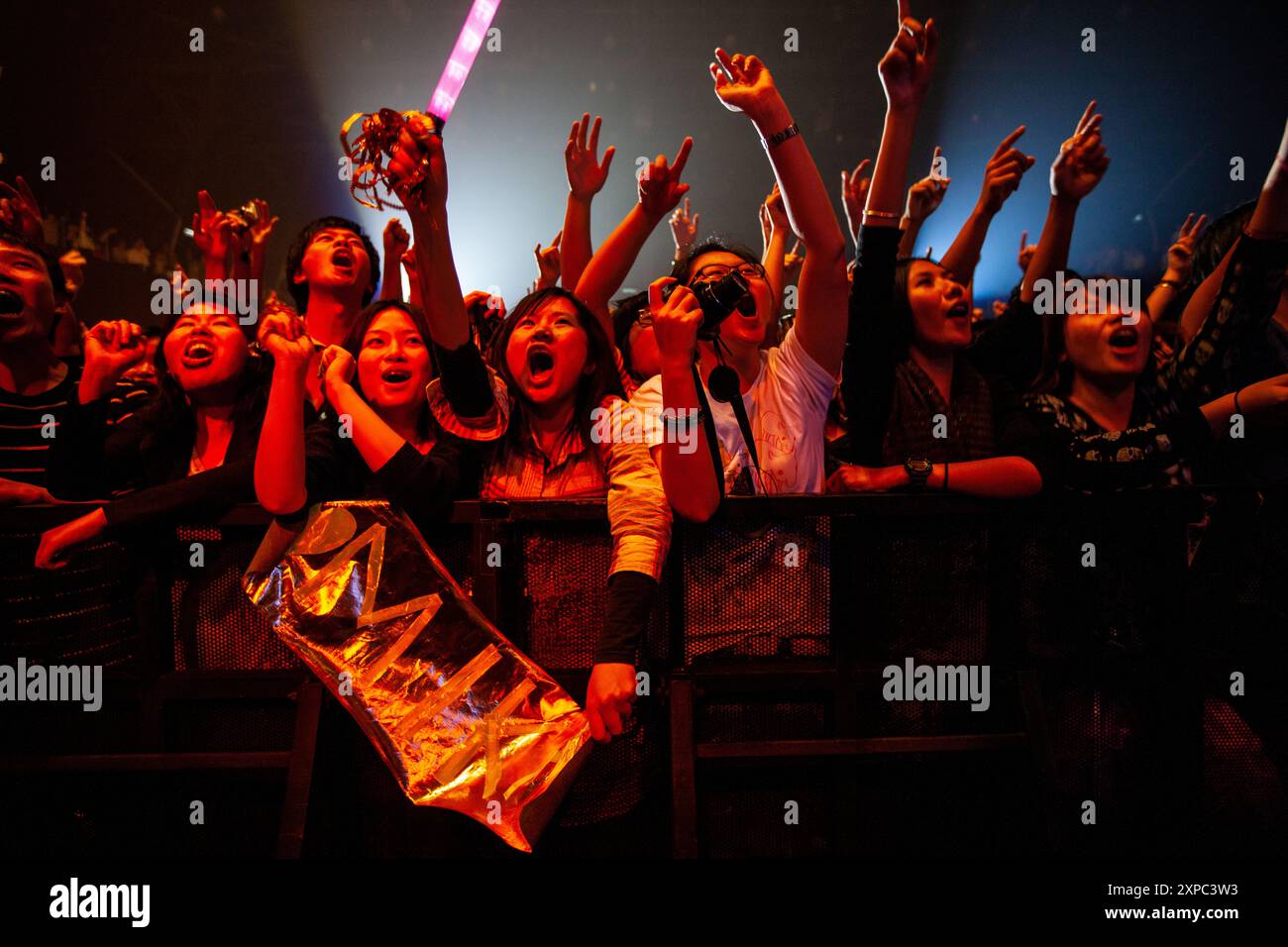 Fans de pop asiatique aux concerts Mika. Banque D'Images
