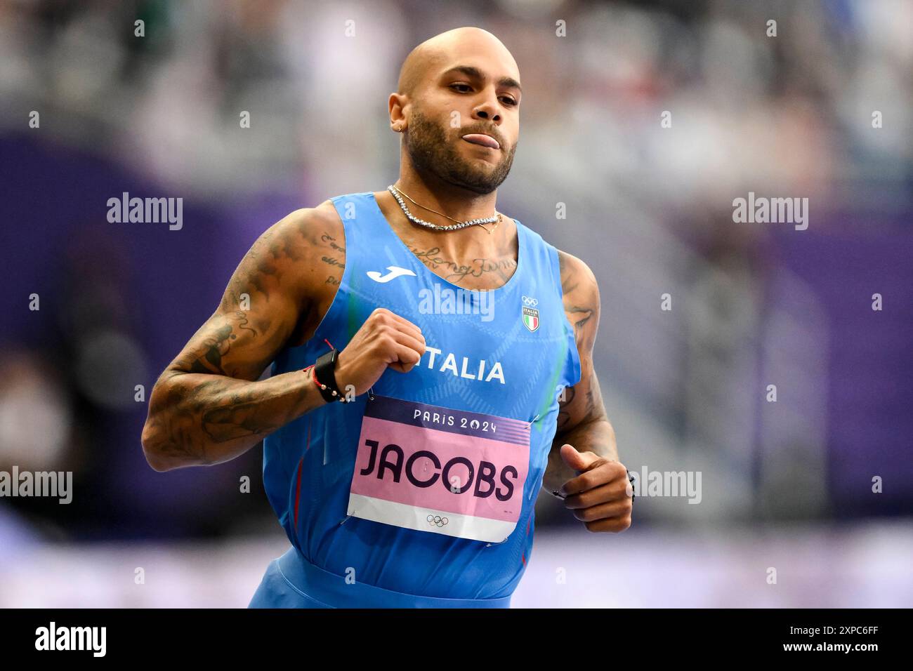 Lamont Marcell Jacobs Italie réagit après avoir comepté dans la demi-finale du 100m hommes lors des Jeux Olympiques de Paris 2024 au stade de France à Paris (France), le 04 août 2024. Banque D'Images