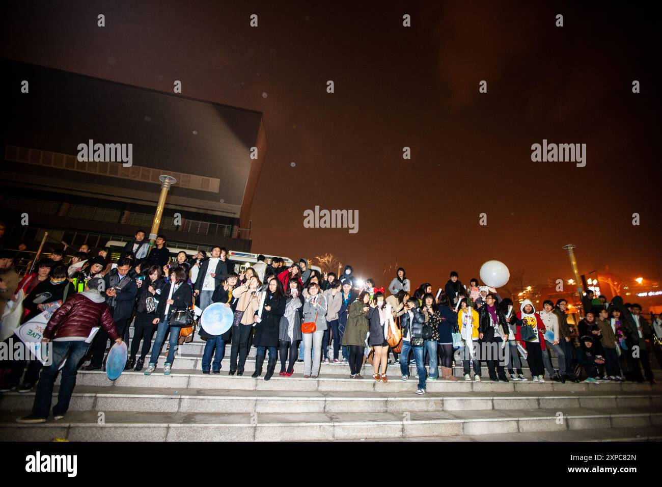 Fans de pop asiatique aux concerts Mika. Banque D'Images
