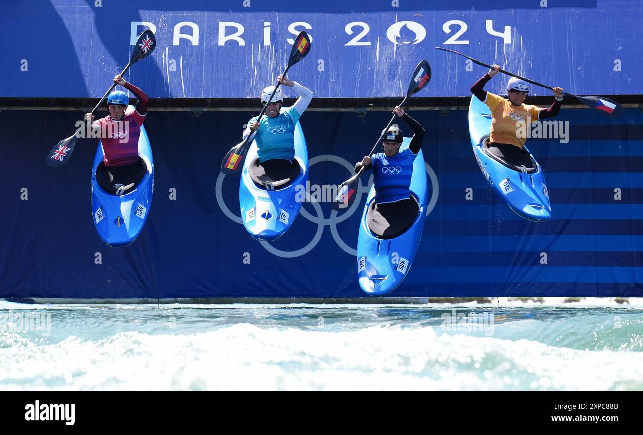 (De gauche à droite) le britannique Joseph Clarke, l'espagnol Manuel Ochoa, le slovaque Jakub Grigar et la tchèque Jiri Prskavec s'affrontent en quart de finale masculin de kayak Cross 1 au stade nautique de Vaires-sur-Marne, le dixième jour des Jeux Olympiques de Paris 2024 en France. Date de la photo : lundi 5 août 2024. Banque D'Images