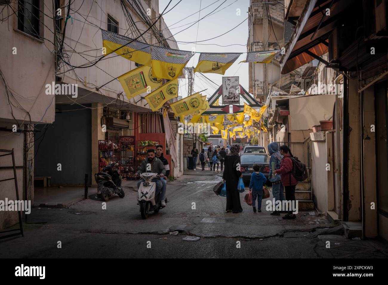 Les drapeaux de l'Organisation de libération de la Palestine dans le camp de réfugiés palestiniens au sud du Liban, dans la zone contrôlée par le Hezbollah. Banque D'Images