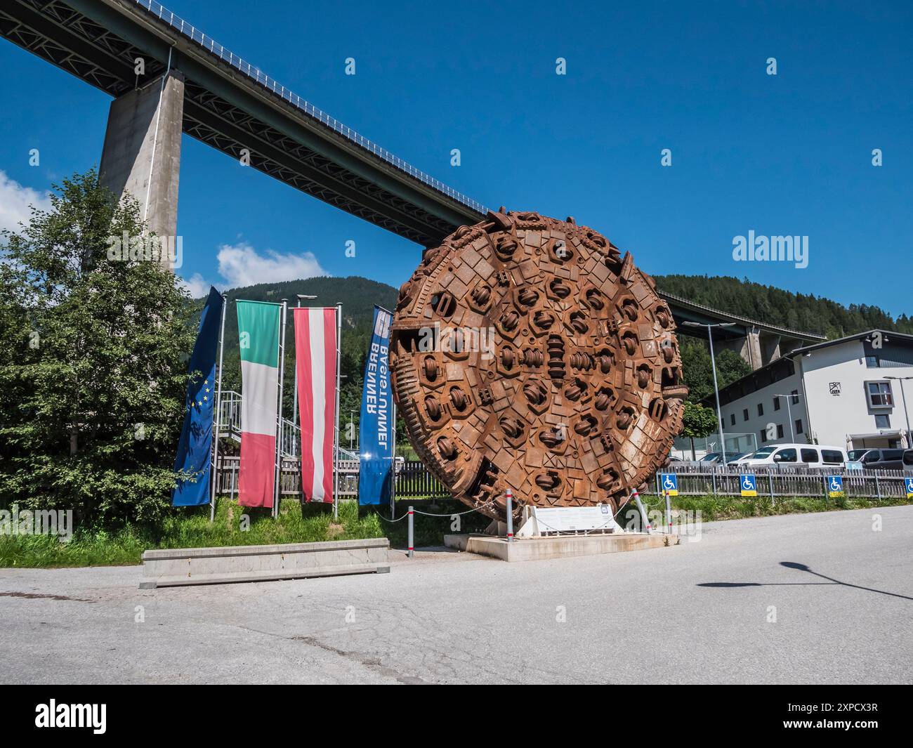 Il s'agit d'un pont Europa à Steinach am Brenner, une ville située sur la route principale de la vallée de Wipptal entre Innsbruck et le col du Brenner en Italie Banque D'Images