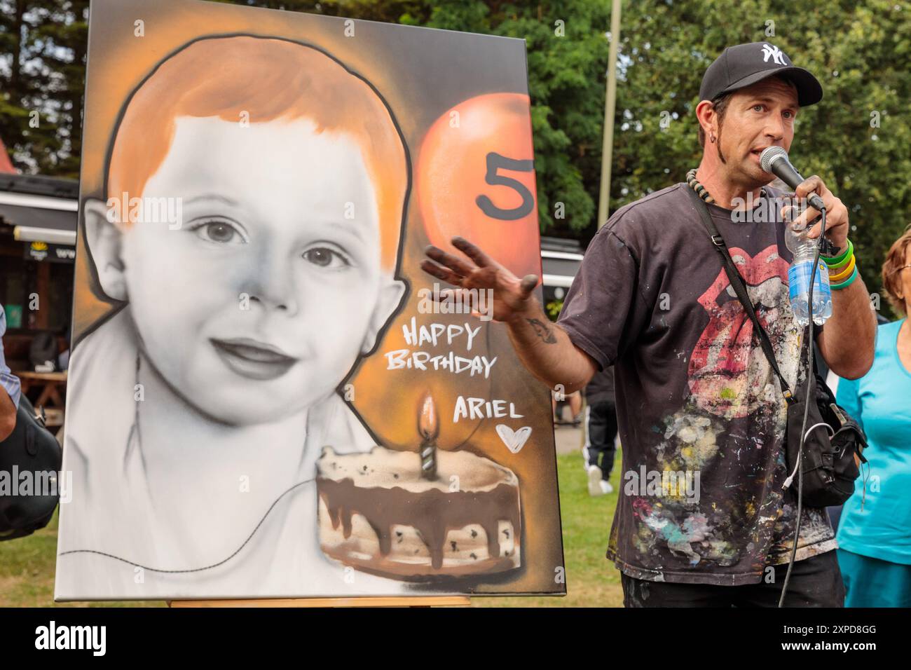 Sunnyhill Park, Hendon, Royaume-Uni. 5 août 2024. La communauté juive et ses alliés se réunissent pour célébrer le 5e anniversaire d’Ariel Bibas, qui a été brutalement enlevé par le Hamas avec sa famille, dont son frère de 9 mois, Kfir, il y a près de 10 mois. L'événement, organisé par le forum Hostages & Missing Families UK et Stop the Hate (anciennement connu sous le nom d'Enough Is Enough) pour garder la situation d'Ariel dans les yeux du public et appeler au retour en toute sécurité des otages, comportait une célébration d'anniversaire sur le thème de Batman avec des ballons, des cupcakes et des peintures faciales. Crédit : Amanda Rose/Alamy Live News Banque D'Images