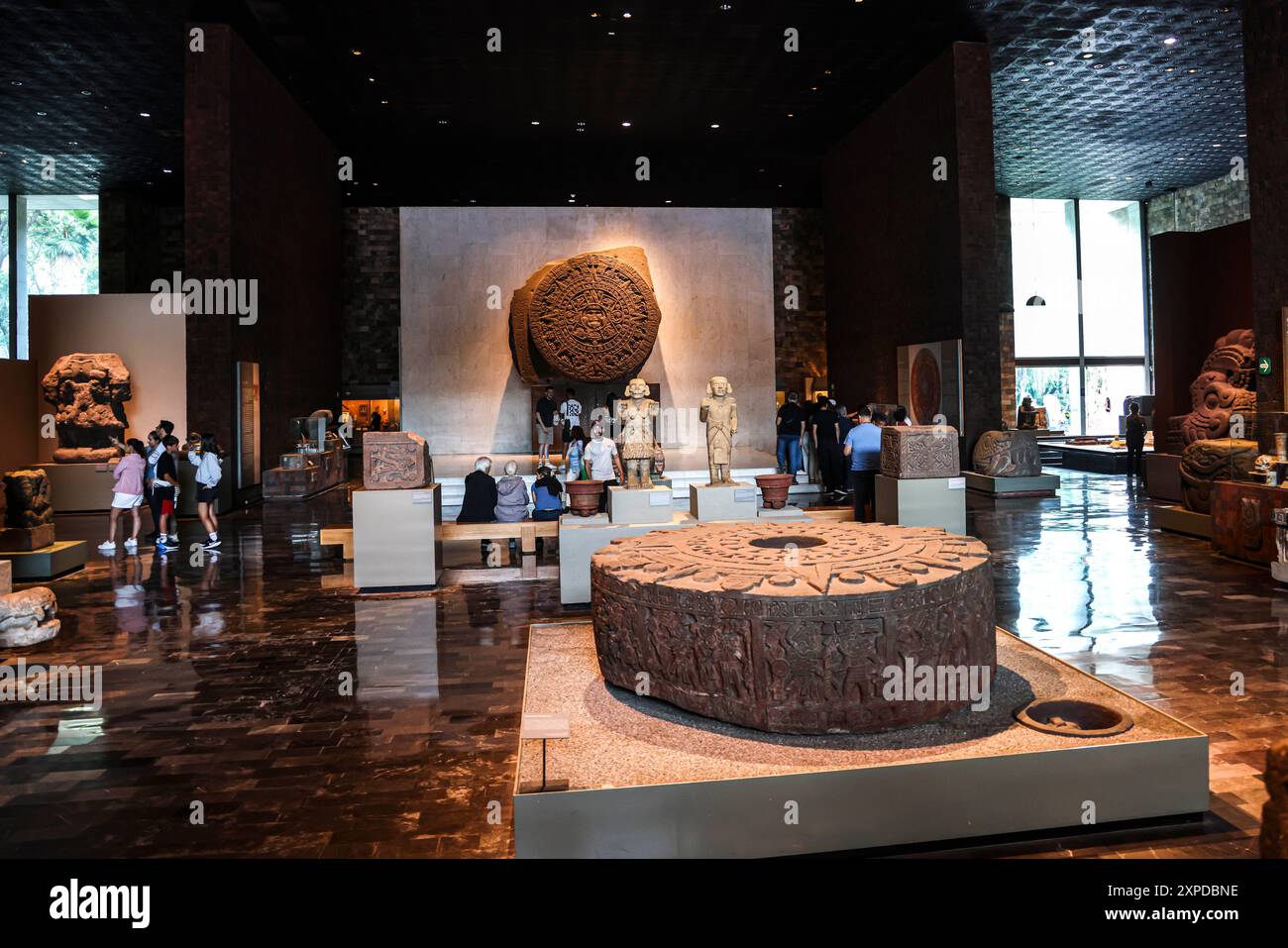 Calendrier aztèque ou la Piedra del sol, au Musée National d'Anthropologie MNA à Mexico. Complexe muséal américain qui expose l'héritage archéologique des peuples de la Mésoamérique et la diversité ethnique dans la forêt de Chapultepec, géré par l'Institut national d'anthropologie et d'histoire INAH. Histoire naturelle .. (Photo de Luis Gutierrez/ Norte photo) Calendario Azteca mexica o la Piedra del sol, en Museo Nacional de Antropología MNA en Ciudad de México. recinto museográficos de América. Que exhibe legado Arqueológico de los pueblos de Mesoamérica y diversidad étnica en el Bosque de Chapult Banque D'Images