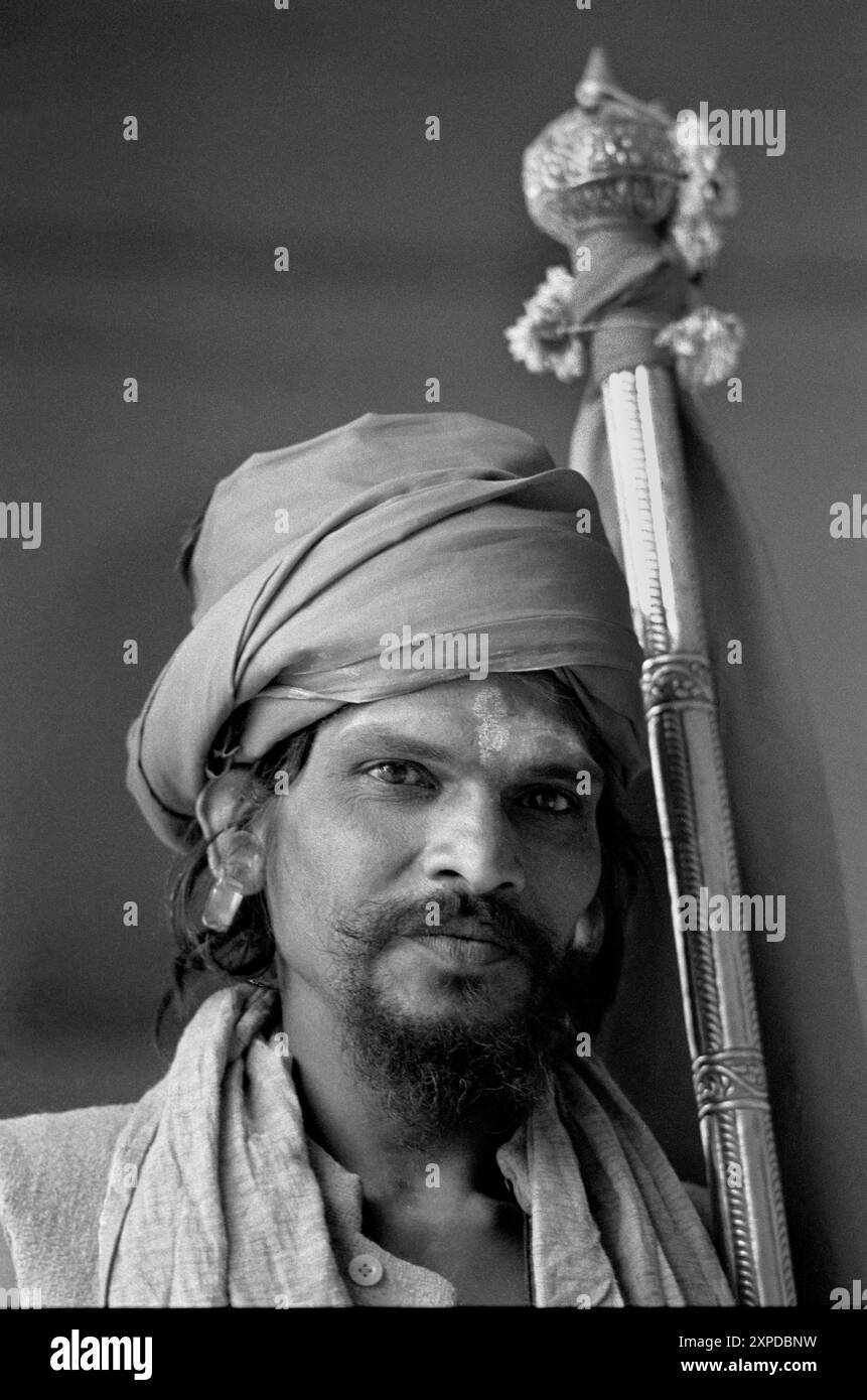 Les hommes saints hindous connus sous le nom de Saddhus se rassemblent pour la Foire annuelle de chameau de Pushkar pendant la pleine lune de novembre chaque année à Pushkar, Inde - 1989 Banque D'Images
