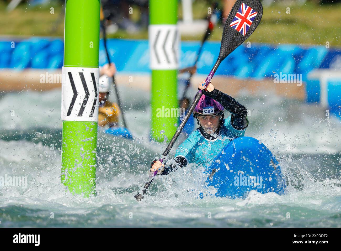 Vaires sur Marne. 5 août 2024. Kimberley Woods de Grande-Bretagne participe à la finale de kayak cross féminin de slalom en canoë aux Jeux Olympiques de Paris 2024 à Vaires-sur-Marne, France, le 5 août 2024. Crédit : Shen Bohan/Xinhua/Alamy Live News Banque D'Images