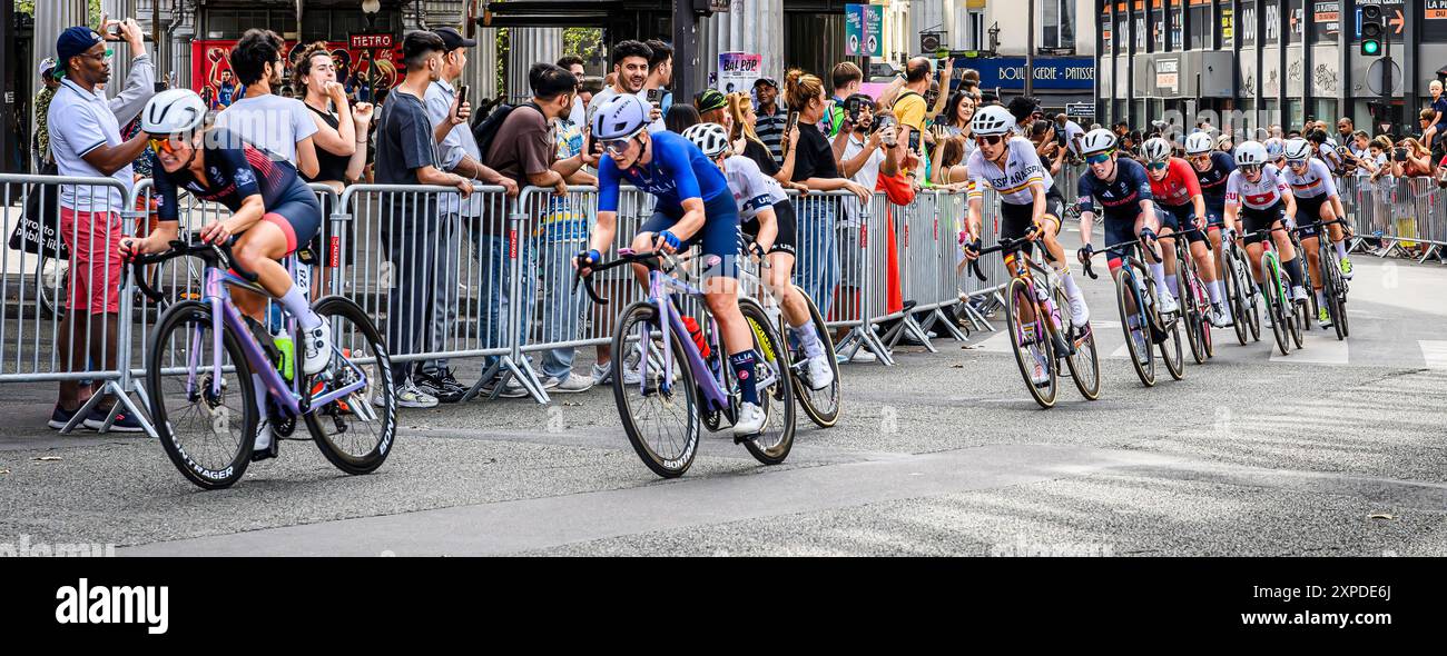 FRANCE. PARIS (75) (19ÈME ARRONDISSEMENT) PARIS JEUX OLYMPIQUES 2024. 2024/08/04 : PLACE DU CHAMP DE BATAILLE DE STALINGRAD, COURSE CYCLISTE SUR ROUTE FÉMININE Banque D'Images