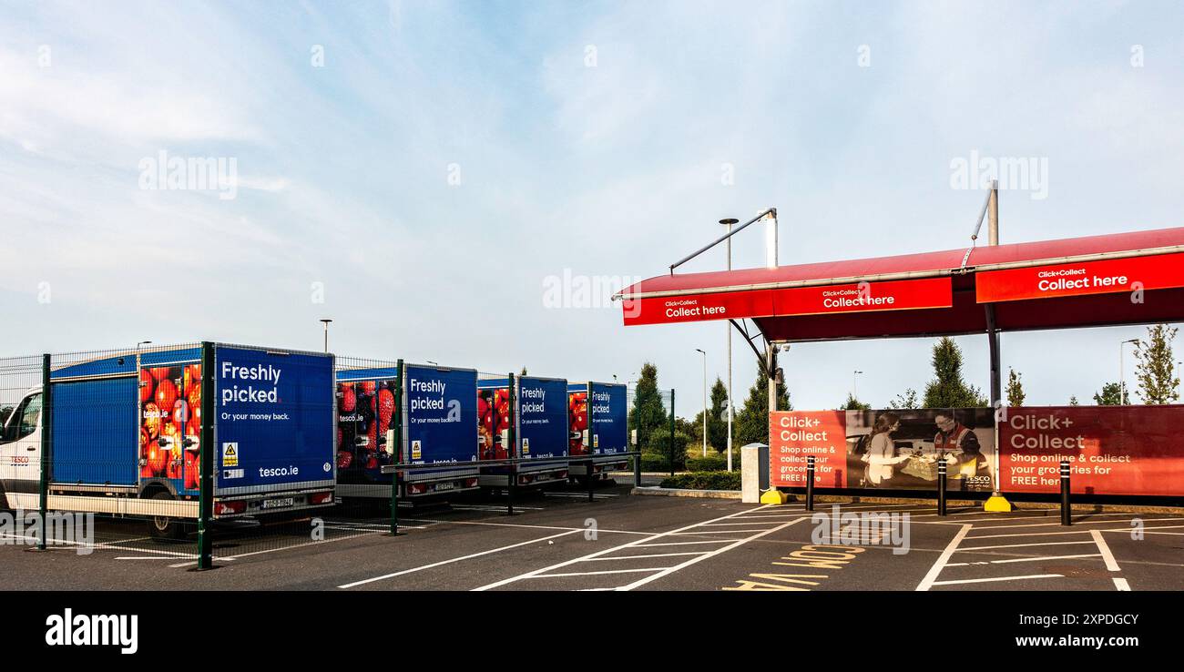 Tesco Click and Collect point de collecte à Liffey Valley, Dublin, Irlande. Banque D'Images
