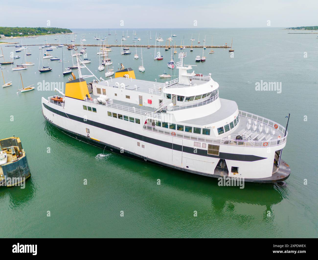 Photo aérienne Vineyard Haven sur Marthas Vineyard 2024. Ferry à Woods Hole Banque D'Images