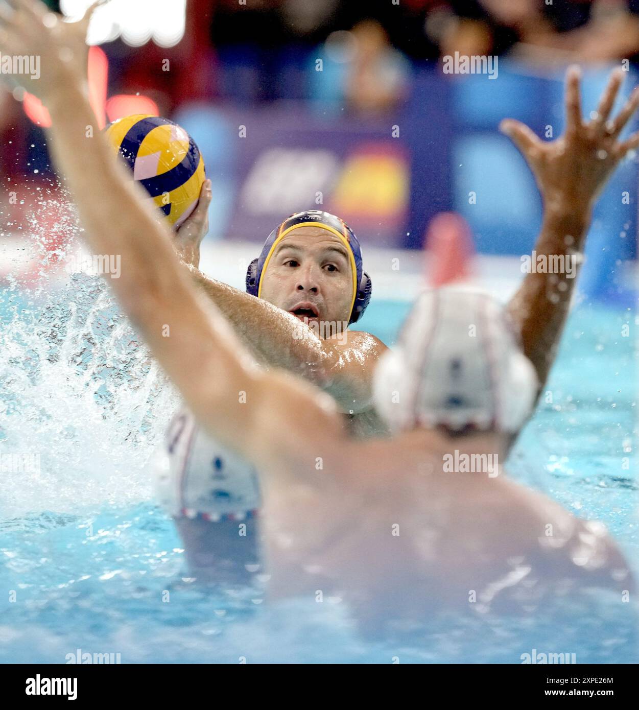 Saint Denis. 5 août 2024. L'Espagnol Felipe Perrone Rocha participe au match du groupe B de la ronde préliminaire masculine de water-polo entre l'Espagne et la France aux Jeux Olympiques de Paris 2024 à Saint-Denis, France, le 5 août 2024. Crédit : Wang Yuguo/Xinhua/Alamy Live News Banque D'Images