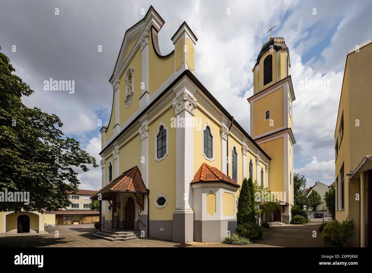 Kirche, Mariae Himmelfahrt. Kirche im Stil des Neo-Barock. Sitz des deutschen Distrikts der Piusbruderschaft Pius X. Die Priesterbruderschaft établit Pius X. ist eine Priestervereinigung katholischer Traditionalisten. // 03.08.2024 : Stuttgart, Baden-Württemberg, Deutschland *** Église de l'Assomption de Marie Église dans le siège de style néo-baroque de l'arrondissement allemand de la Société des prêts Pius X la Société des prêts Pius X est une association de prêtres catholiques traditionalistes 03 08 2024 Stuttgart, Baden Württemberg, Allemagne Banque D'Images