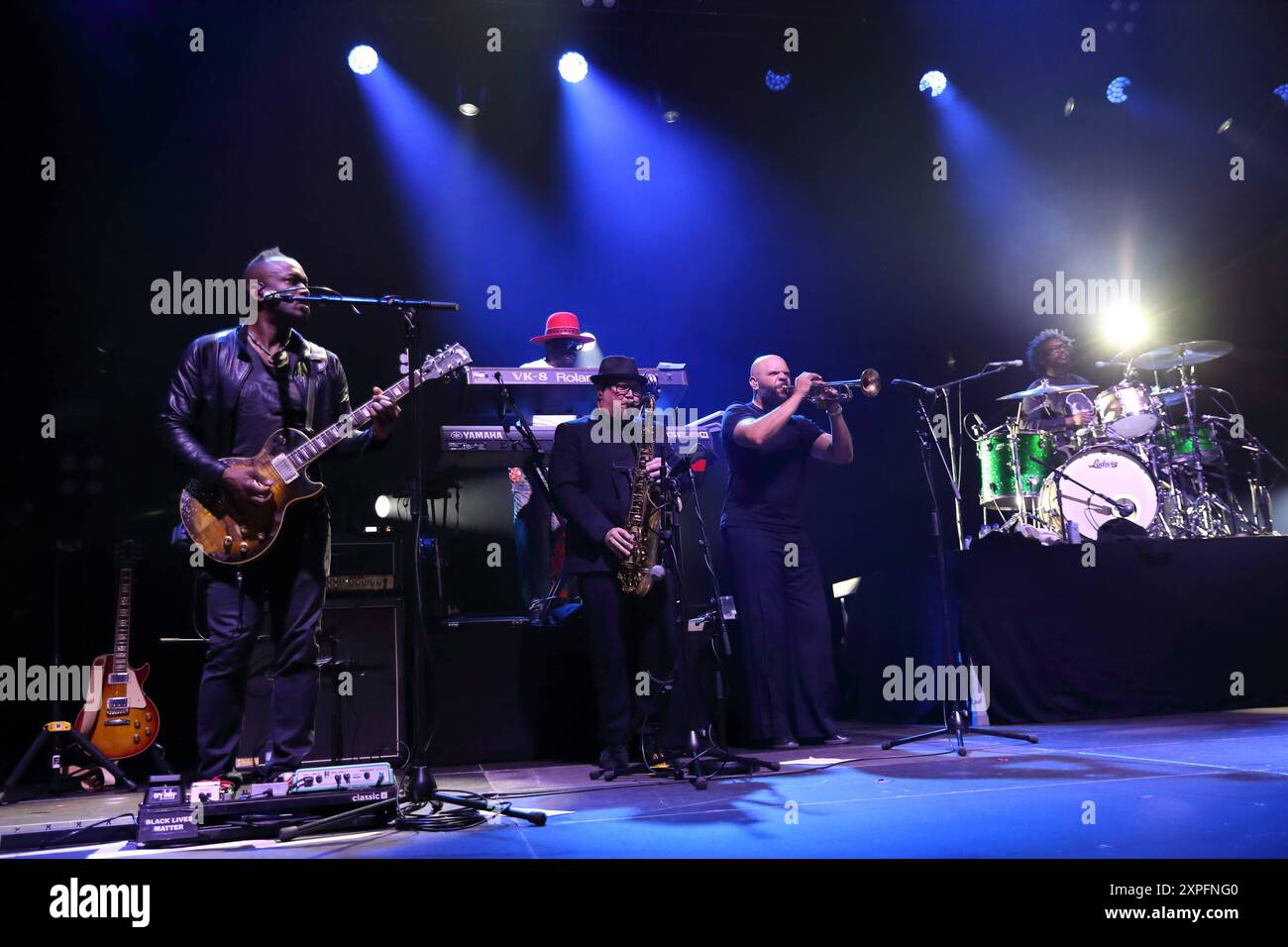 Capitaine Kirk Douglas, Raymond Angry, Ian Hendrickson-Smith, Dave Guy und Ahmir Khalib Thompson alias Questlove, v.l., von der Band The Roots BEI einem Konzert in der Uber Eats Music Hall in Berlin, 5. Août 2024. The Roots Konzert Berlin *** Capitaine Kirk Douglas, Raymond Angry, Ian Hendrickson Smith, Dave Guy et Ahmir Khalib Thompson alias Questlove, de gauche à droite, du groupe The Roots lors d'un concert au Uber Eats Music Hall de Berlin, le 5 août 2024 The Roots concert Berlin Banque D'Images