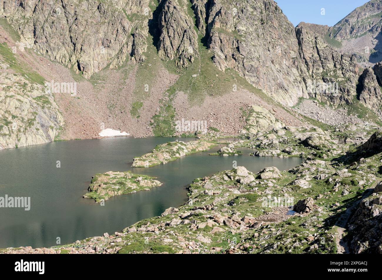 Août 2024. Sommets rocheux dans la vallée supérieure du Gesso avec quelques lacs alpins (Alpes Maritimes) Banque D'Images