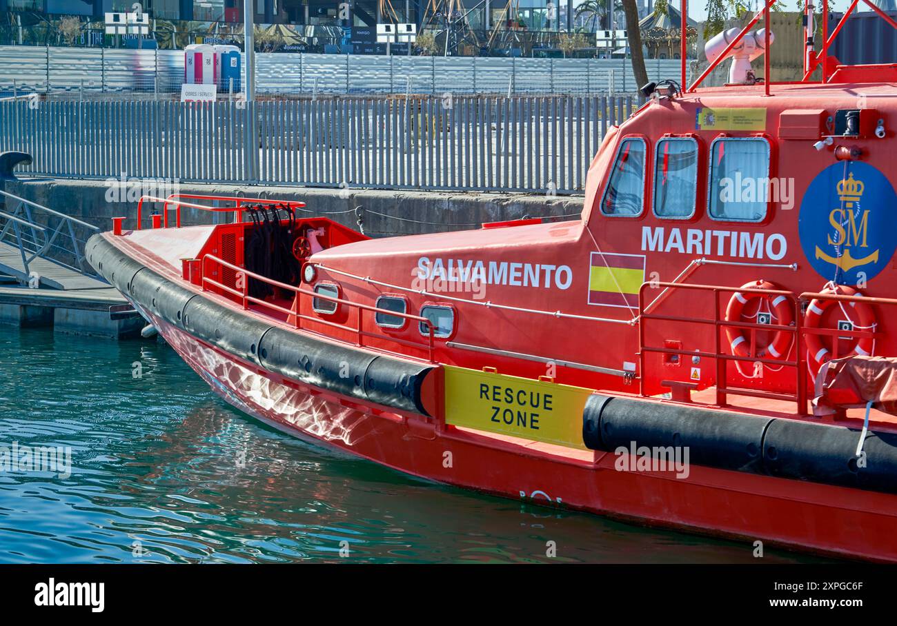 Bateau de sauvetage dans le port de Barcelone Banque D'Images