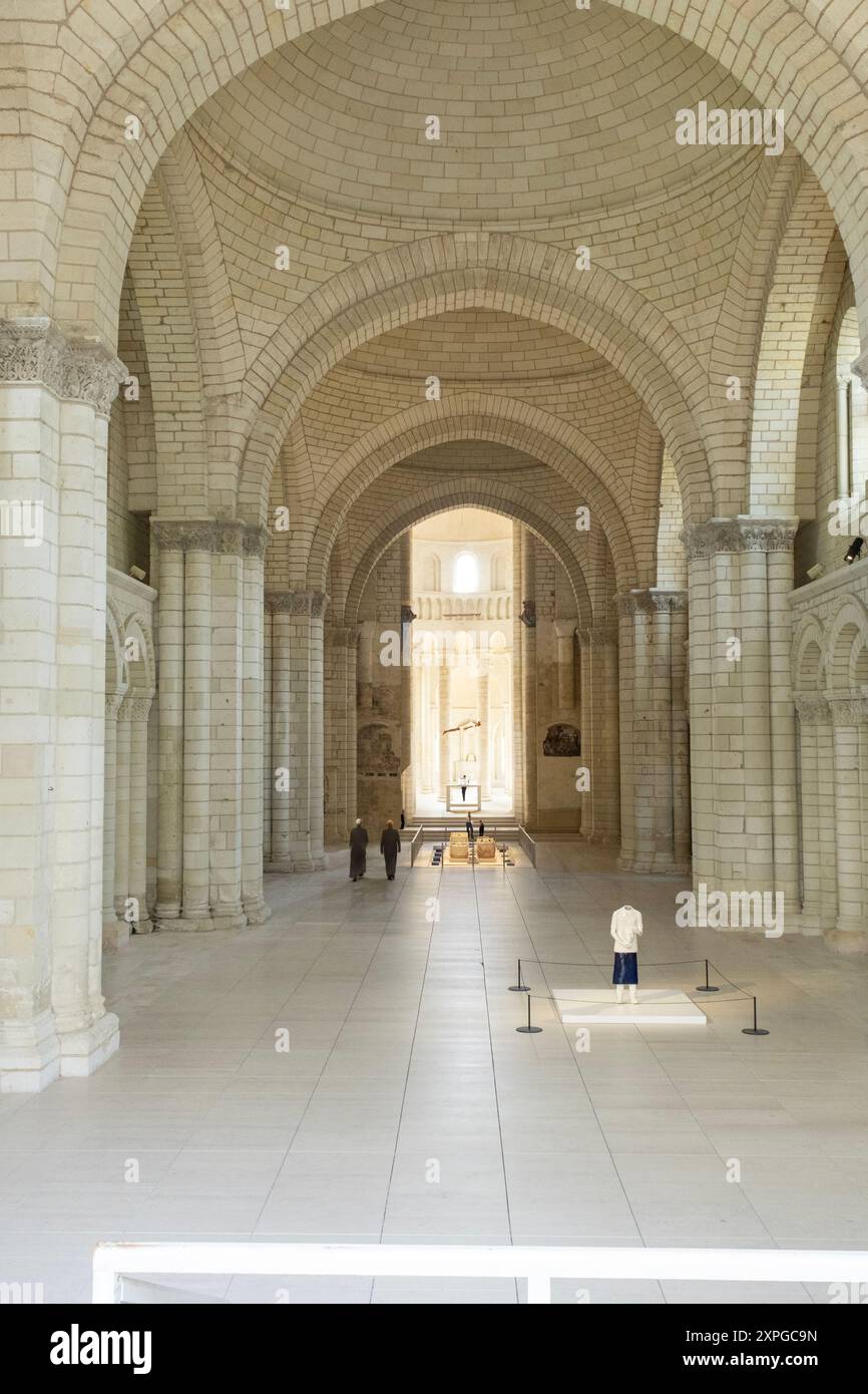 L'intérieur de l'église de l'Abbaye Royale, Abbaye Royale de Fontevraud , Val de Loire, France Banque D'Images