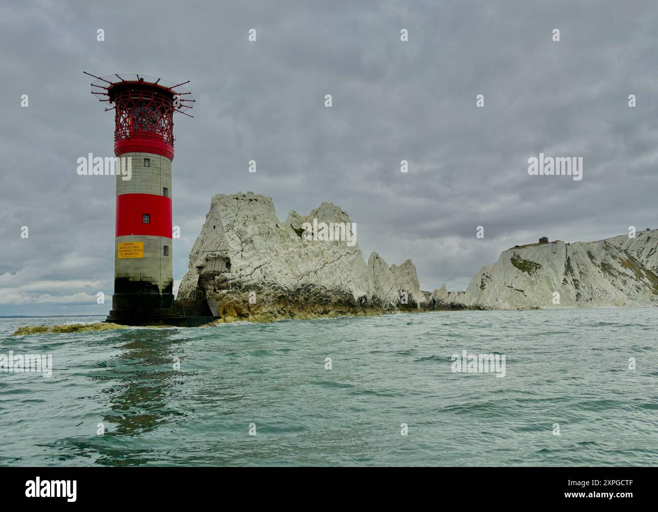 Le phare et les rochers de The Needles, île de Wight, Royaume-Uni Banque D'Images