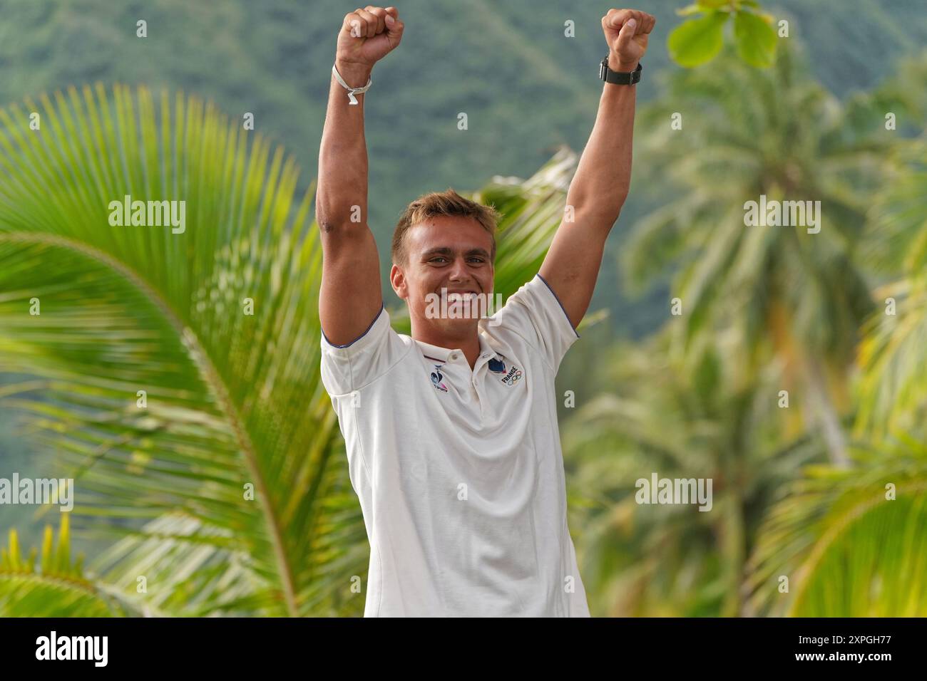 Tahiti, Polynésie française. 6 août 2024. Kauli Vaast de France Médaille d'or, surf, match pour la médaille d'or masculine aux Jeux Olympiques de Paris 2024 le 6 août 2024 à Teahupo'o à Tahiti, Polynésie française - photo Sylvain Lefevre/Panoramic/DPPI Media Credit : DPPI Media/Alamy Live News Banque D'Images