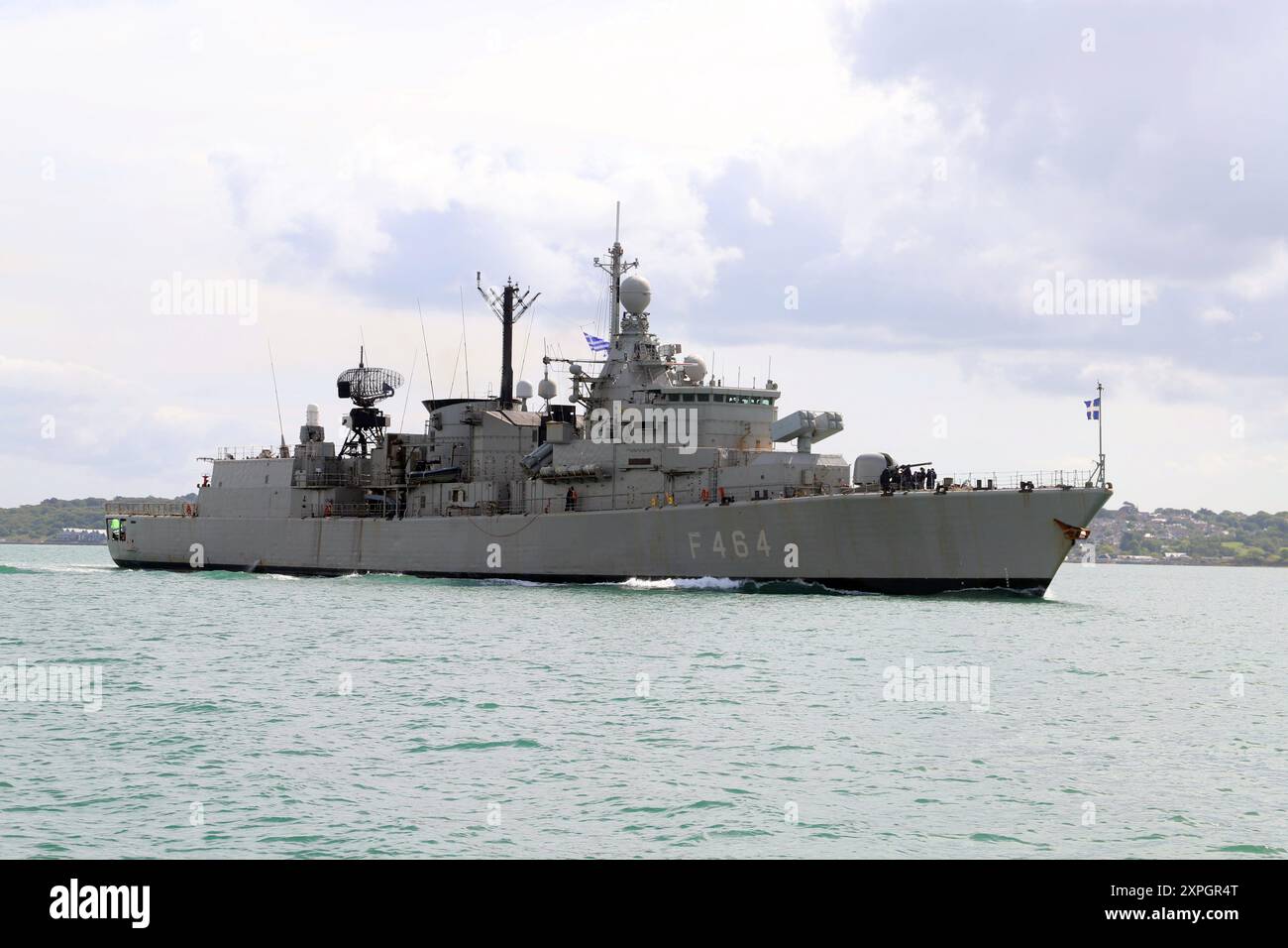 Frégate hellénique Naviy F464, HS Kanaris, frégate de classe Elli, dans le Solent au large de l'île de Wight, août 2024 Banque D'Images