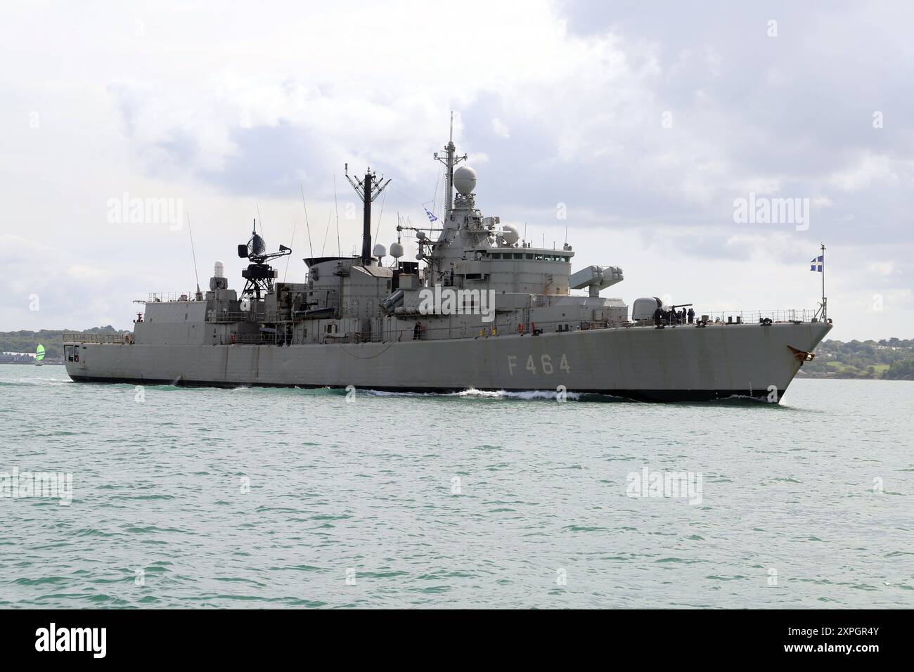 Frégate de la marine hellénique F464, HS Kanaris, frégate de classe Elli, dans le Solent au large de l'île de Wight, août 2024 Banque D'Images
