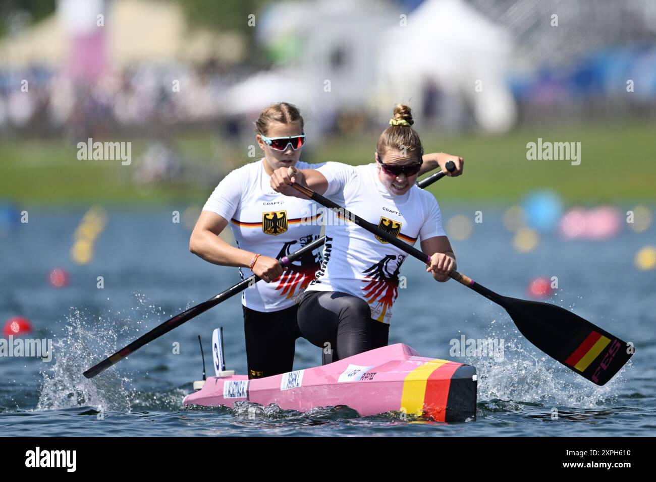Vaires sur Marne, France. 06 août 2024. Jeux olympiques, Paris 2024, canadien deux-femmes, 500 m, femmes, quarts de finale, l'équipe allemande avec Lisa Jahn (R) et Hedi Moana Kliemke en action. Crédit : Sebastian Kahnert/dpa/Alamy Live News Banque D'Images