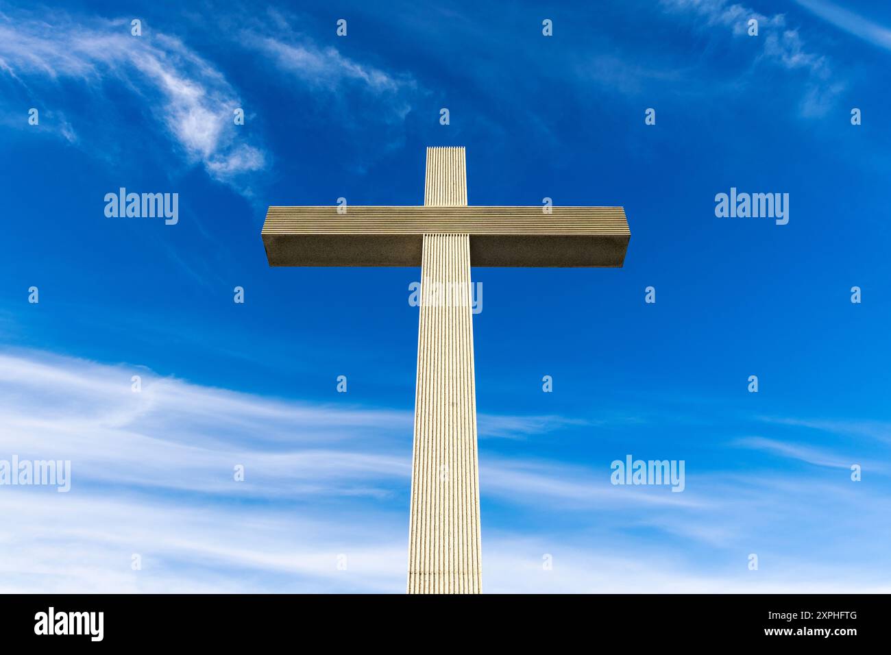 Croix papale en granit blanc (Krzyż Papieski) commémorant le pape Jean-Paul II sur la place Pilsudski, Varsovie, Pologne Banque D'Images