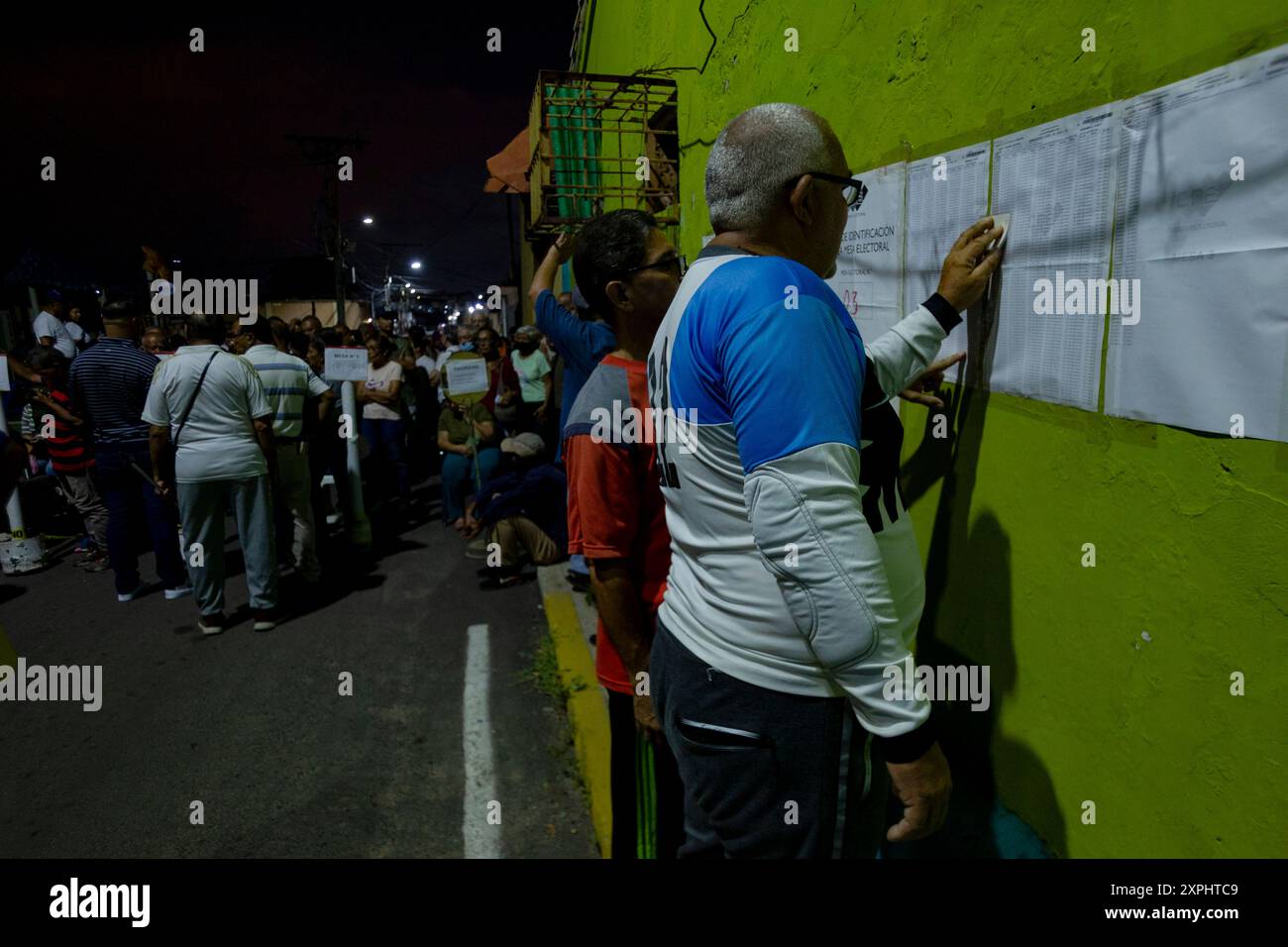 Maracaibo, Venezuela. 28-07-2024. Les Vénézuéliens viennent au centre de vote pour voter. Photo par : Jose Isaac Bula Urrrutia. Banque D'Images