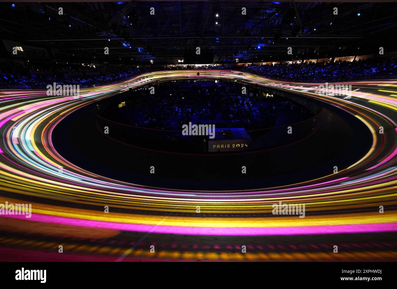 Vue générale de l'intérieur du vélodrome national de Saint-Quentin-en-Yvelines, le onzième jour des Jeux Olympiques de Paris 2024 en France. Date de la photo : mardi 6 août 2024. Banque D'Images