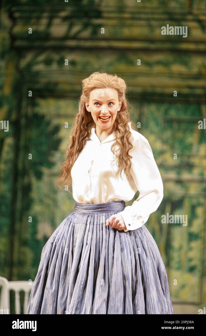 Sarah Tynan (Atalanta) in XERXES at English National Opera (ENO), London Coliseum, London WC2 19/11/2005 musique : George Frideric Handel texte : Nicolo Minato chef d'orchestre : Harry Bicket design : David Fielding éclairage : Paul Pyant traducteur & réalisateur : Nicholas Hytner Banque D'Images