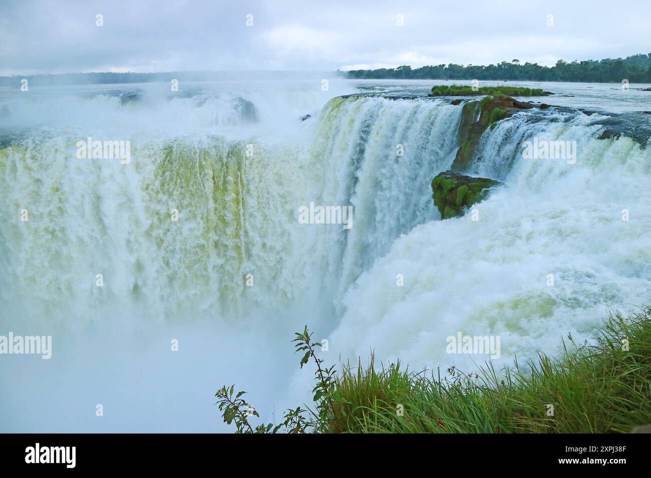 Incroyable gorge du diable des chutes d'Iguazu côté argentin, parc national d'Iguazu, Argentine, Amérique du Sud Banque D'Images