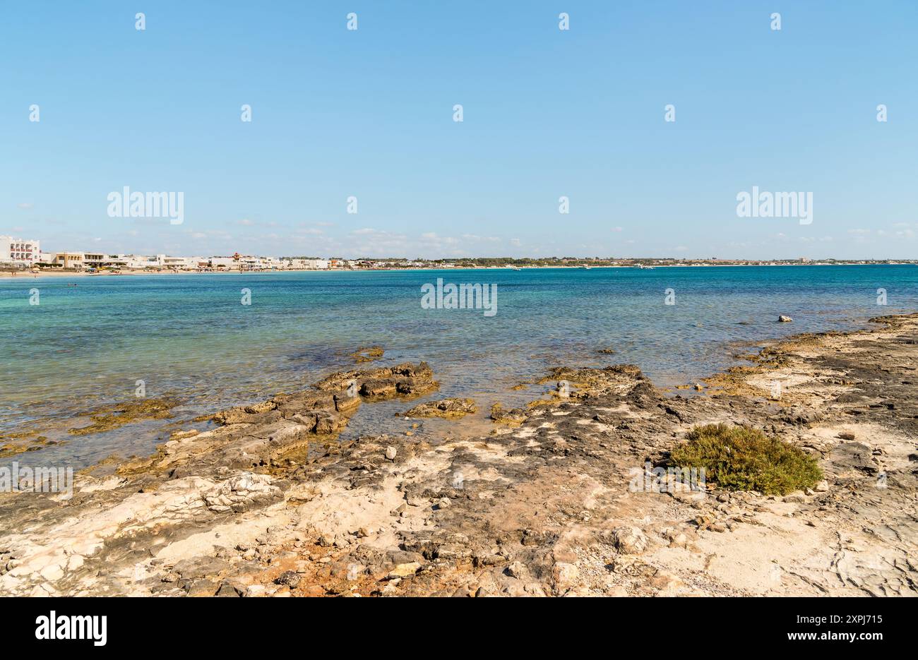 Paysage de la mer Ionienne de Punta Prosciutto, province de Lecce, Pouilles, Italie Banque D'Images