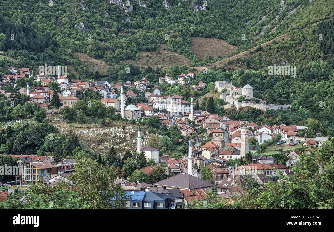 Travnik, Bosnie-Herzégovine – août 2023 : Overlookig Old Town Travnik. Banque D'Images