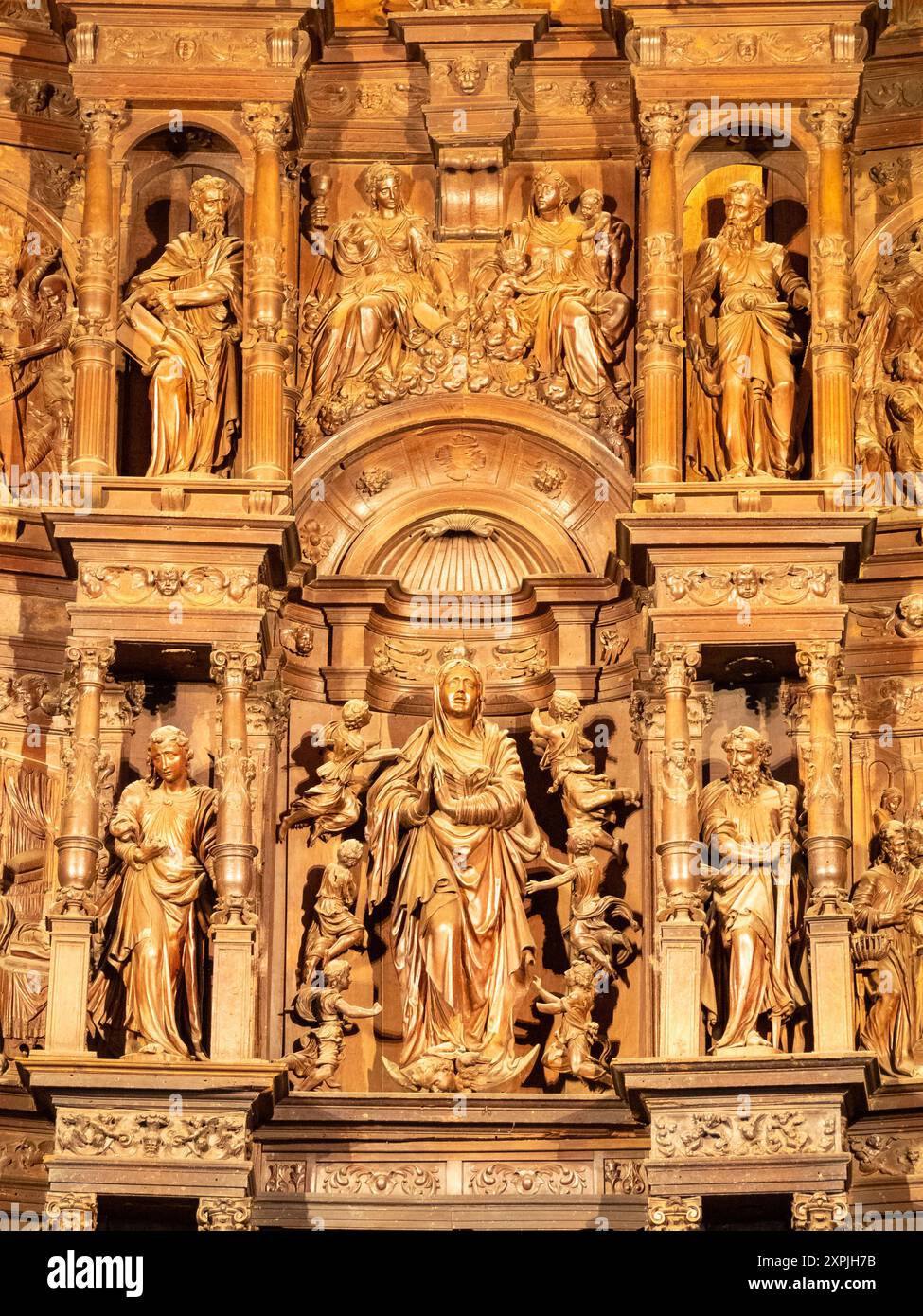 Détail de sculpture en bois du maître-autel de la co-cathédrale de Santa Maria détail, Caceres Banque D'Images