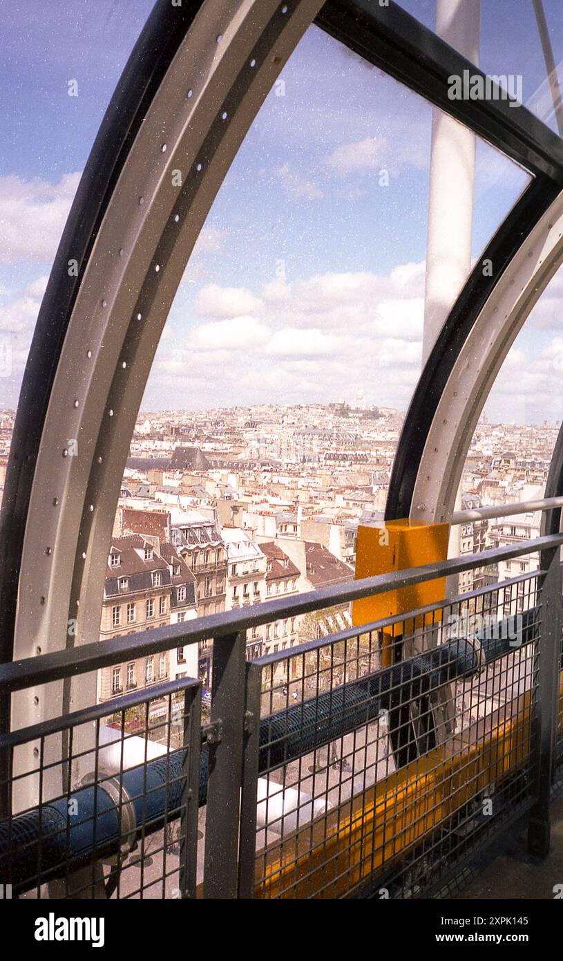 Vue sur les toits de Paris, monuments etc. Depuis le haut du musée Centre Pompidou Banque D'Images