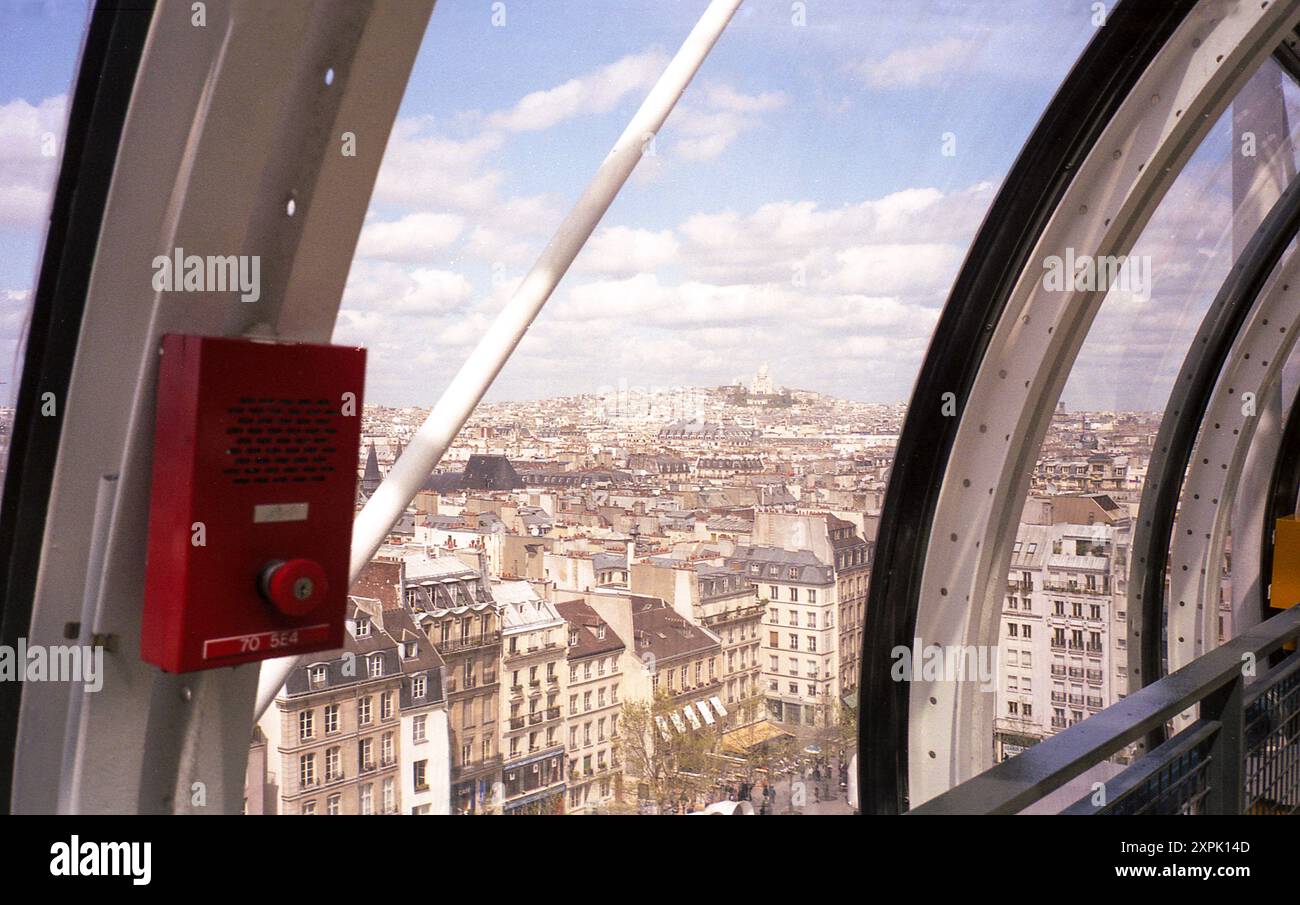 Vue sur les toits de Paris, Montmartre du haut du musée Centre Pompidou Banque D'Images