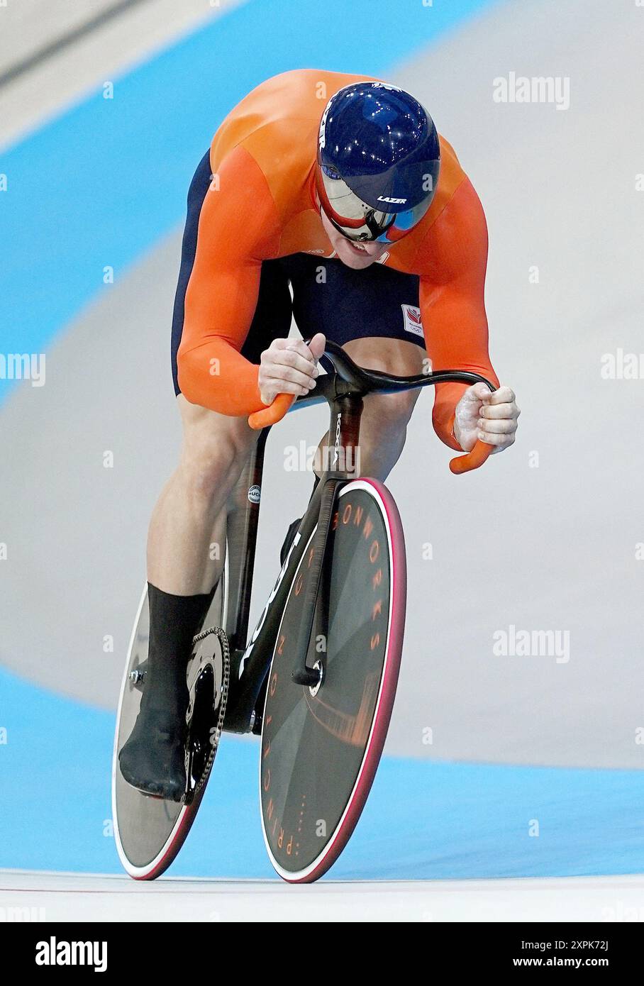 Paris, France. 6 août 2024. Jeffrey Hoogland, des pays-Bas, participe à la finale de sprint par équipe masculine sur piste cyclable pour la médaille d'or aux Jeux Olympiques de Paris 2024 à Paris, France, le 6 août 2024. Crédit : Li Yibo/Xinhua/Alamy Live News Banque D'Images