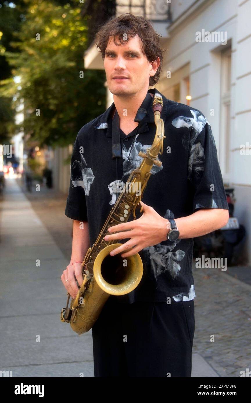 Tobias Meinhart beim Photocall vor dem Konzert seiner Tobias Meinhart & Berlin People Tour im A-Trane. Berlin, 06.08.2024 *** Tobias Meinhart à la photocall avant le concert de son Tobias Meinhart Berlin People Tour à La Trane Berlin, 06 08 2024 Foto:XC.xBehringx/xFuturexImagex meinhart 4818 Banque D'Images