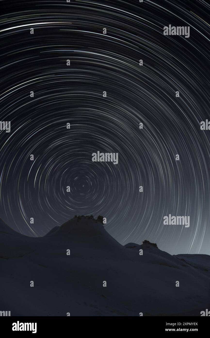 Star Trails centrés autour de Polaris Banque D'Images