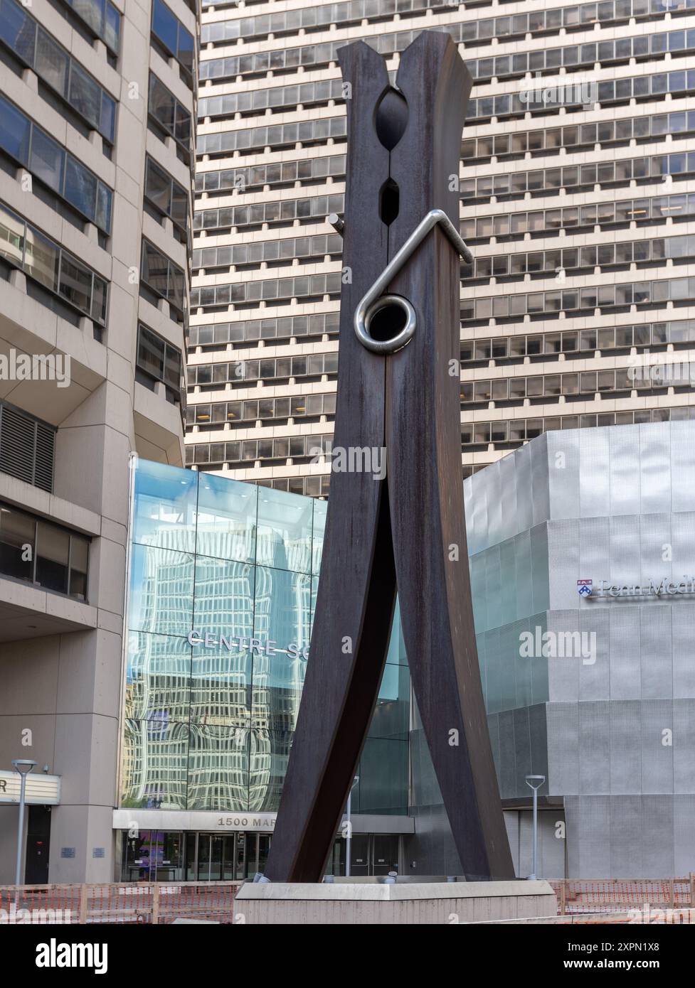 Pince à linge sculpture. Pince à linge est une sculpture en acier de Claes Oldenburg. Sculpture emblématique « Clothespin » de l'artiste pop suédoise-américaine Banque D'Images
