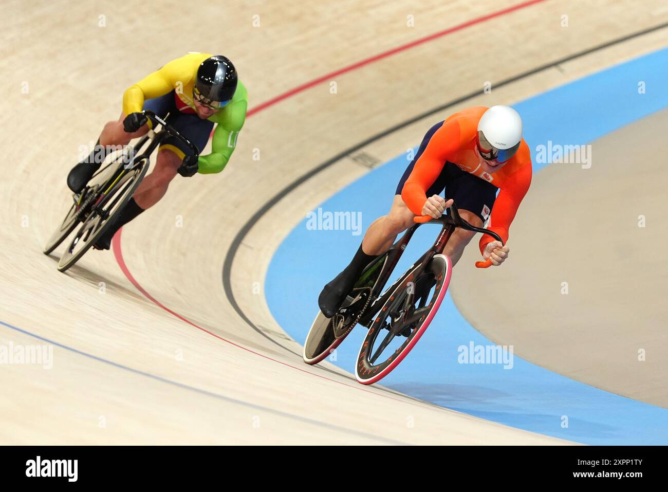 Le néerlandais Jeffrey Hoogland lors du sprint masculin au vélodrome national de Saint-Quentin-en-Yvelines, le douzième jour des Jeux Olympiques de Paris 2024 en France. Date de la photo : mercredi 7 août 2024. Banque D'Images