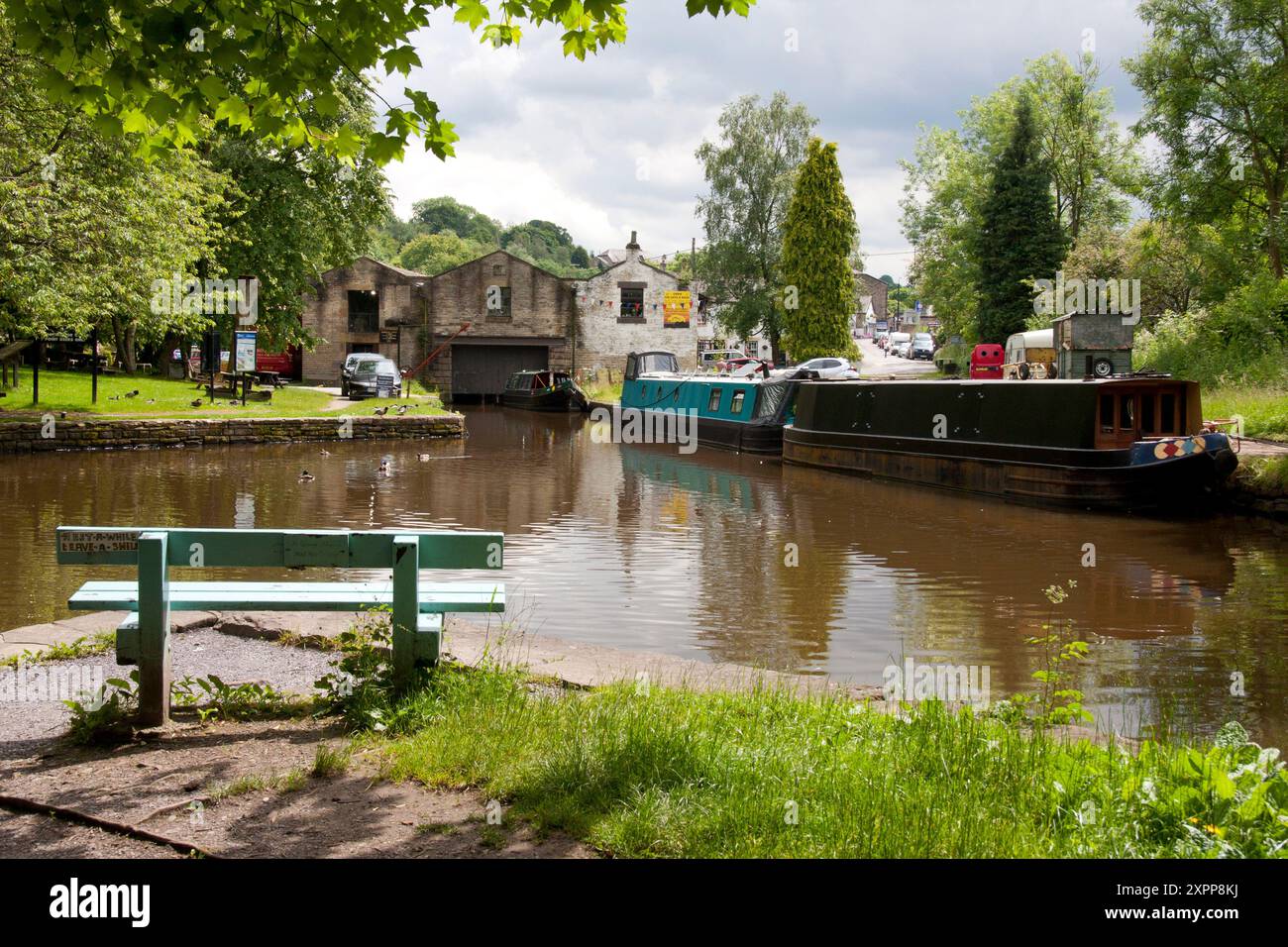 Peak Forest canal Basin et l'ancien entrepôt de transbordement, Whaley Bridge (porte de Goyt Valley), High Peak, Derbyshire, Angleterre Banque D'Images