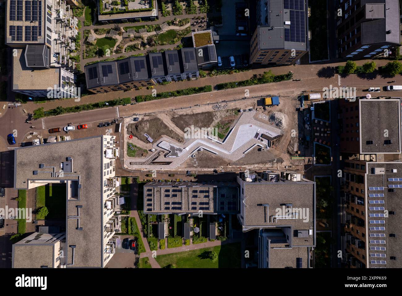 Vue aérienne de haut en bas de l'infrastructure résidentielle de Noorderhaven dans la ville néerlandaise de Zutphen. Développement urbain et planification vu d'en haut. Banque D'Images